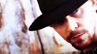 Tom Hiddleston Wallpaper By Chiaratippy
