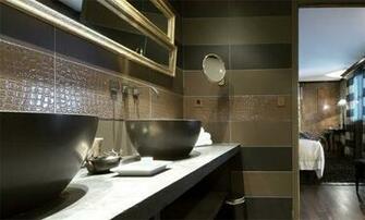 Love The Faux Crocodile Wallpaper And Gaga Over Shades Of Brown