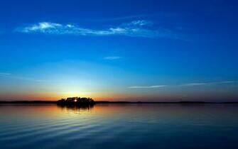 Beautiful Horizon On Peaceful Lake In Sunset HD Wallpaper