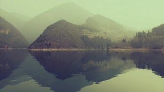 Serene Mountain Lake Wallpaper