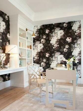 Elliecashmandarkfloralwallpaperjaimeeroseinteriors