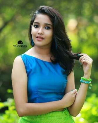 Child Actress Anikha Surendran Photoshoot Stills Full HD
