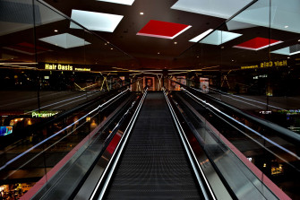City Discovery Elevactor Hk Hongkong Mall Shopping Center Shoppingmall Snap 4k Wallpaper