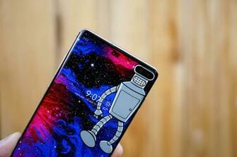 You Need These Wallpaper That Embrace Your Galaxy S10 Display