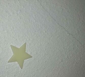 Wallpaper Because Underneath I M Sure To Find More Cracked Plaster