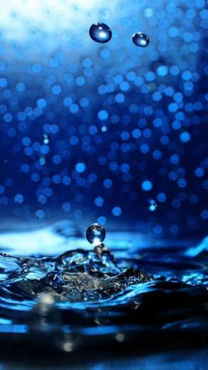 Water Dripping Close Up iPhone 5s Wallpaper