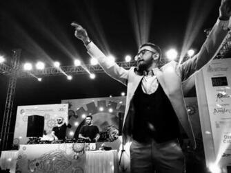 Emcee Shailesh Rajput Rock Concert Wallpaper Background