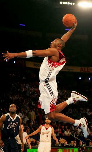 Super Basketball Players Kobe Bryant Dunks Wallpaper