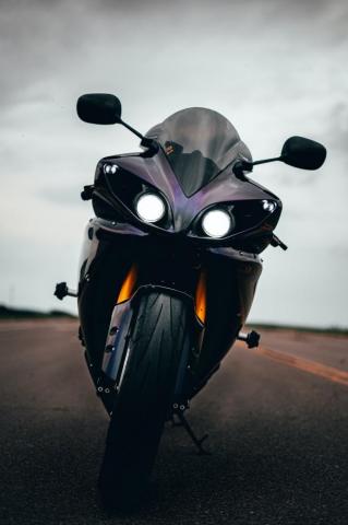 Yamaha R1 Pictures Image