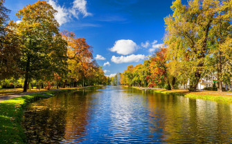 Autumn River HD Wallpaper
