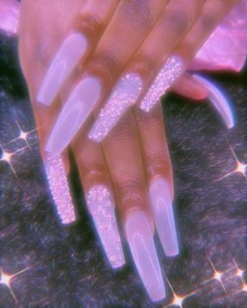 Laura Kupfer On Aesthetic Pink Glitter Nails Purple