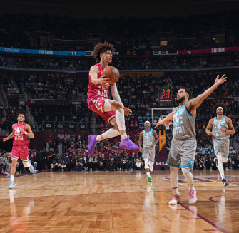 Lamelo Ball Received Carat Diamond Pendant From Puma For