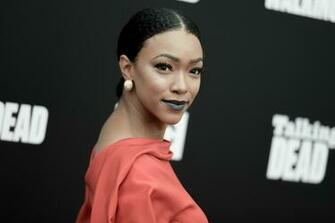 Sonequa Martin Green Wallpaper And Background