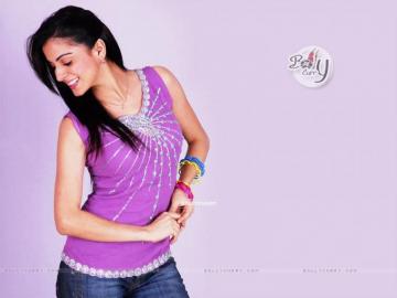 Wallpaper Shraddha Arya Size