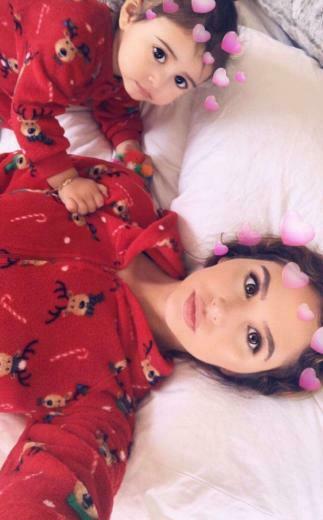 Mummy And Daughter Matching Pjs Ace Family Wallpaper