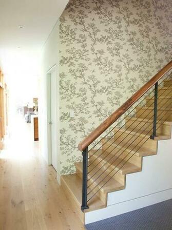 Tips For Utilizing A Stairway Wall