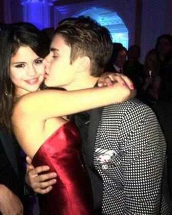 Justin Bieber And Selena Gomez Wallpaper Unique