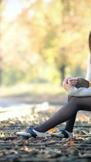 Lonely Girl Waiting On The Railroad HD Models Wallpaper All