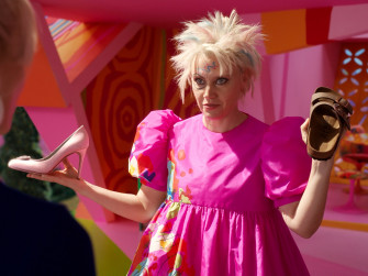 Weird Barbie An Ode To Kate Mckinnon S Character Glamour Uk