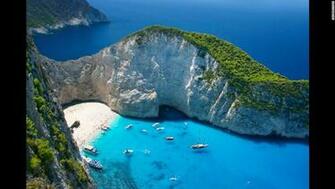 Cliffside Santorini Wallpaper