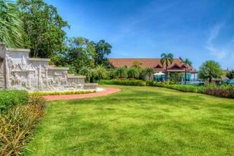 Ocean Villa Sandstone Carvings And Seaside In