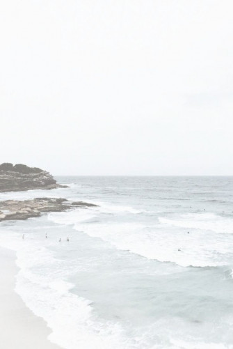 Seriin Kyuu On White Beach Theme Wallpaper