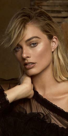 Beautiful Celebrity Margot Robbie Black Dress
