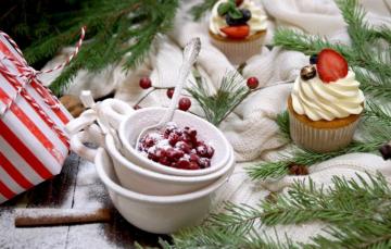 Wallpaper Winter Berries Holiday Christmas New Year Cream