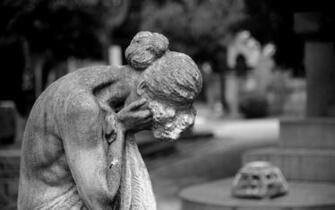 Statue Cry Sad B W Mood Cemetery Wallpaper