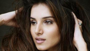 Tara Sutaria Wallpaper Baltana