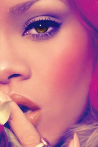 Rihanna iPhone Wallpaper Designed By Leonardo