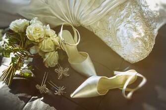 Esposa Accessorize Your Wedding Dress