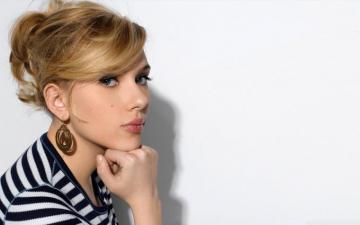 Taylor Swift In Black White T Shirt Wallpaper And Image