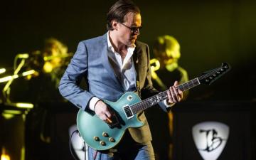 Joe Bonamassa HD Wallpaper And Background