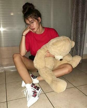 Lea Elui G Instagram Photos On Stylevore