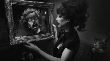 Scary Reflection Mirror Dark Horror Women Females Girls