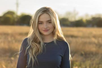 Natalie Alyn Lind HD Wallpaper Background Image