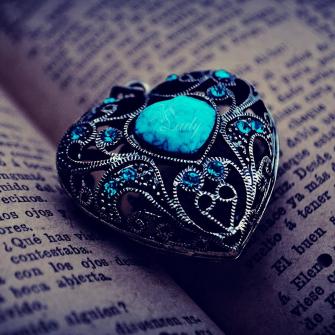 Love Heart Shape Vintage Pendant Open Book iPad Air Wallpaper