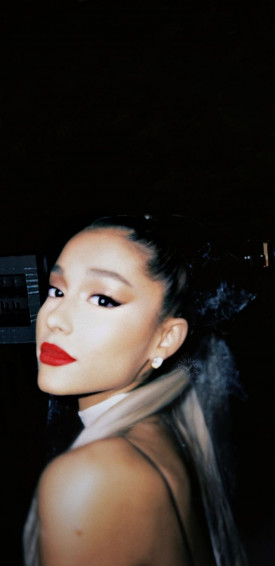 Ariana Grande Wallpaper