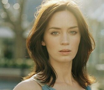 Emily Blunt Wallpaper Apnatimepass