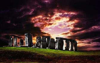 Stonehenge Wallpaper Met Heuvel Gras En Zonsondergang