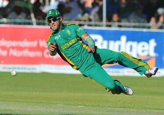 Airborne Faf Du Plessis Dives In The Field Photo South Africa