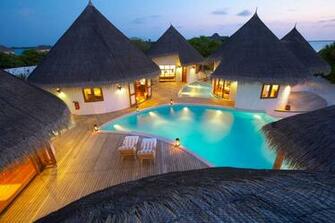 Swimming Pool At Luxury Resort HD Wallpaper