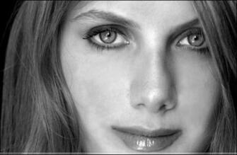 Melanie Laurent Wallpaper