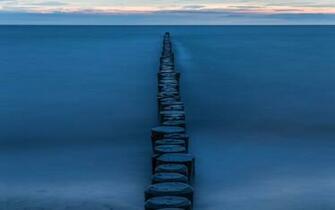 Wallpaper Beach Wooden Poles Separator