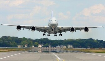 Airbus A380 ToucHDown Landing Wingspan