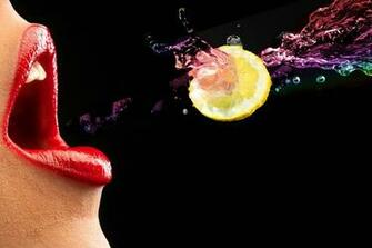 Water Lips Wallpaper