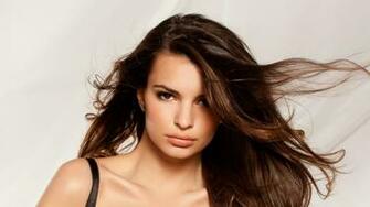 Emily Ratajkowski Wallpaper High Definition Quality