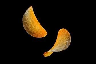 Hunger Hammer This Headset Feeds You Pringles While Game