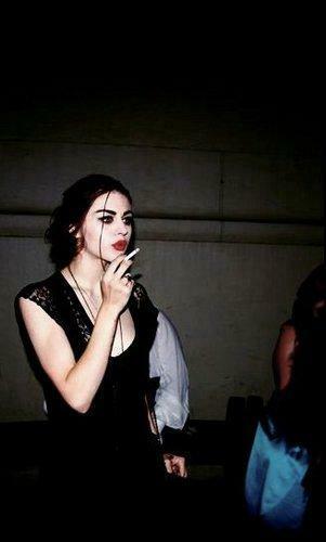 Frances Bean Cobain Image Wallpaper And